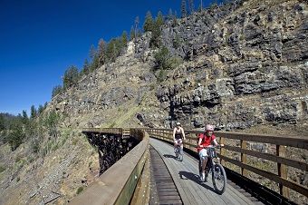 couple biking Myra Canyon Trestles in Kelowna