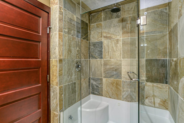 6 7700 Porcupine Rd - Luxury chalet bathroom - Tracey Vrecko
