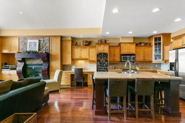 6 7700 Porcupine Rd - Luxury chalet kitchen - Tracey Vrecko