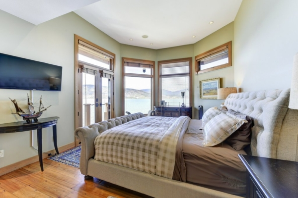 QVA Luxury 6850 Lakeshore Road - Primary Bedroom
