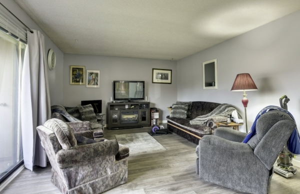 203C-880 Badke Road_QVA_Properties (8) Living Room