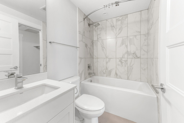 QVA Luxury 302 710 Stockwell Avenue - Bathroom