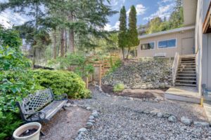 429 Edgemont Court Panoramic Lakeview Upper Mission Home