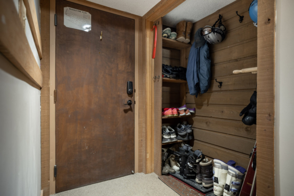 Ski condo boot room QVA