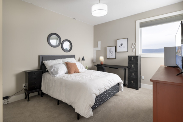 1486 Rocky Point Drive - Modern bedroom QVA