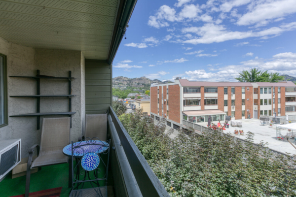 306-1056 Bernard Avenue - Apartment balcony- QVA