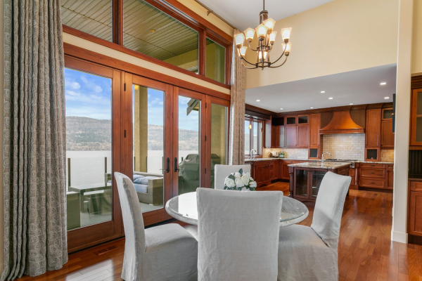6-695 Westside Road N - Dining room with view - Quincy Vrecko