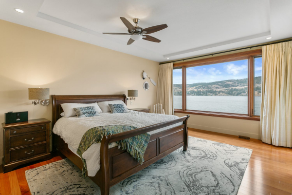 6-695 Westside Road N - Master suite with view - Quincy Vrecko