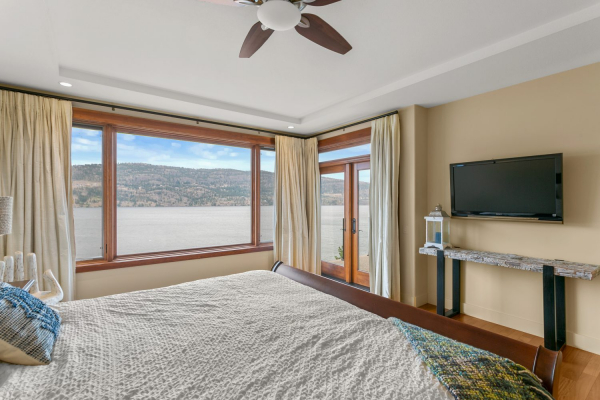 6-695 Westside Road N - Master suite with view - Quincy Vrecko