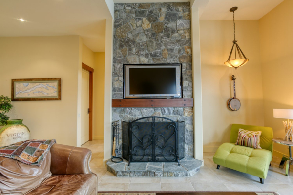 6-695 Westside Road N - Large stone fireplace - Quincy Vrecko