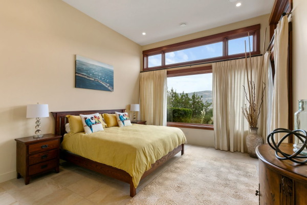 6-695 Westside Road N - Bedroom with a view - Quincy Vrecko