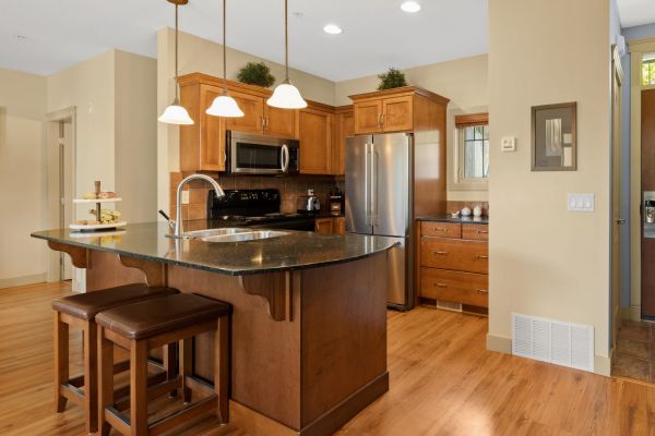 125-1795 Country Club Drive - Townhouse kitchen - QVA