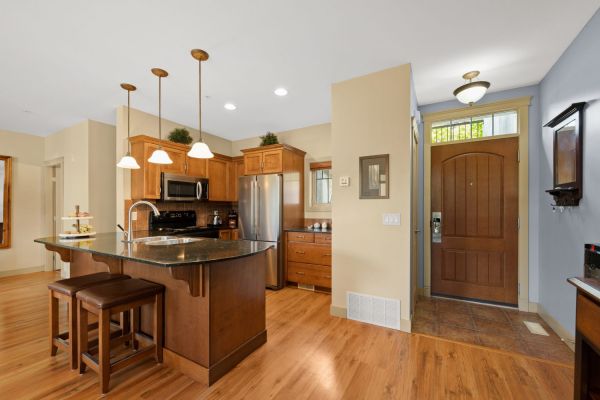 125-1795 Country Club Drive - Townhouse kitchen - QVA