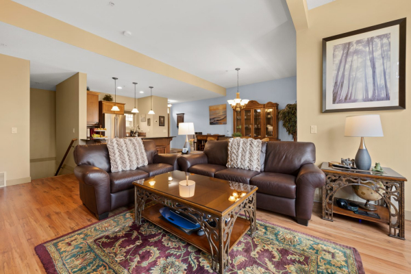 125-1795 Country Club Drive - Open concept living room - QVA
