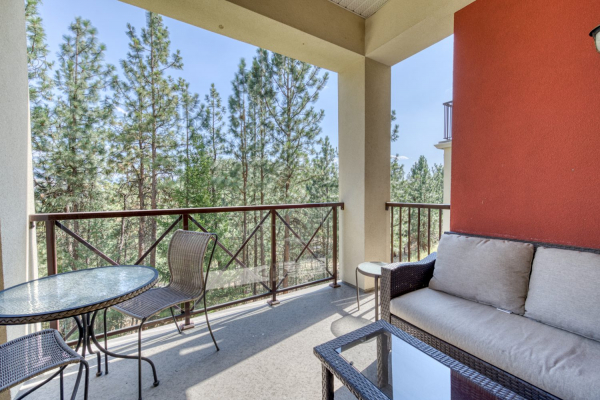 125-1795 Country Club Drive - Balcony with view - QVA