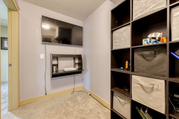 125-1795 Country Club Drive - Spare bedroom - QVA