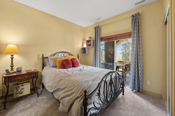 125-1795 Country Club Drive - Spare bedroom - QVA