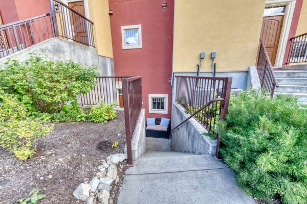 125-1795 Country Club Drive - Back entrance - QVA