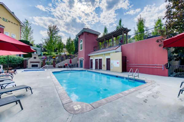 125-1795 Country Club Drive - Townhouse with pool - QVA