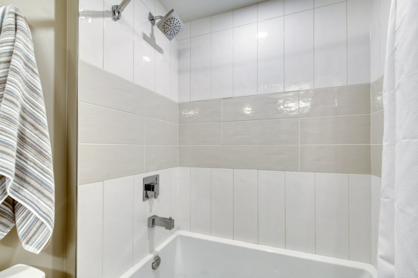 PH17 1770 Richter Street - Modern condo bathroom - Tracey Vrecko
