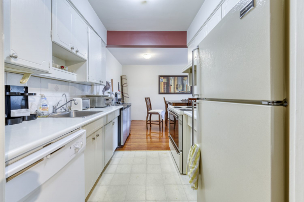 205-4058 Lakeshore Road - Simple condo kitchen - QVA