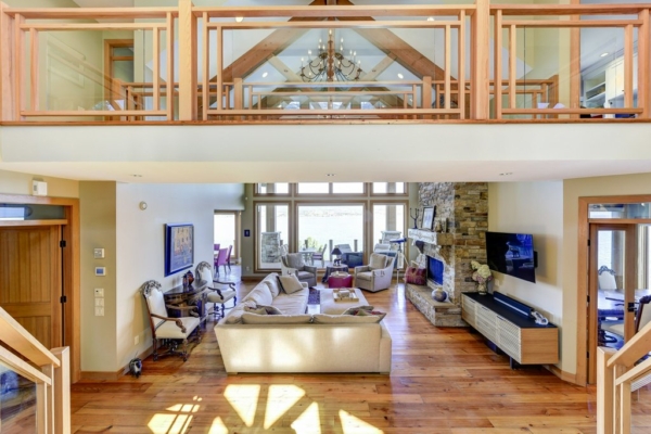 QVA Luxury 6850 Lakeshore Road - Living Room