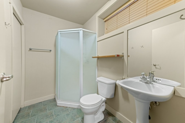 4353 Kensington Drive QVA Homes (6) Bathroom