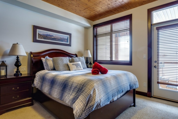 304-7700 Porcupine QVA Properties (5) Bedroom