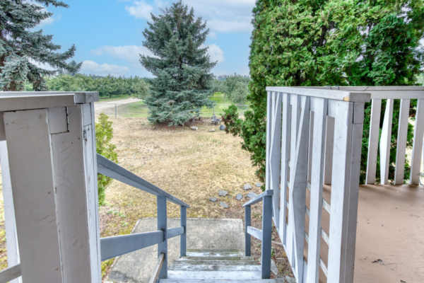 2970 McCulloch-Stairs to back yard