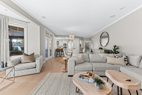 539 Metcalfe Modern Living Room