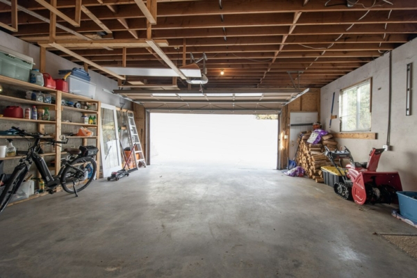 2650 Lakeview Rd- inside of garage