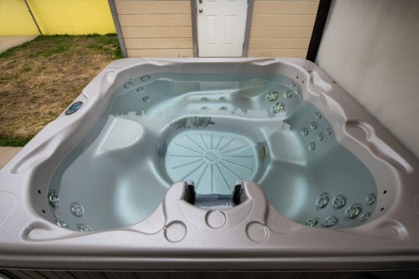 1750 Sonora Dr Hot Tub (3)